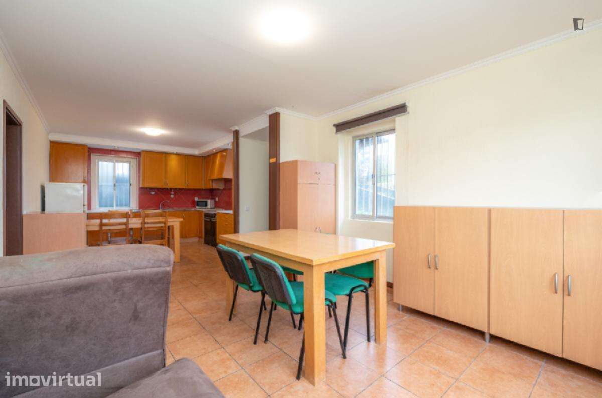 Quarto - localizado em São Martinho de Bispo Coimbra - Grande imagem: 3/18