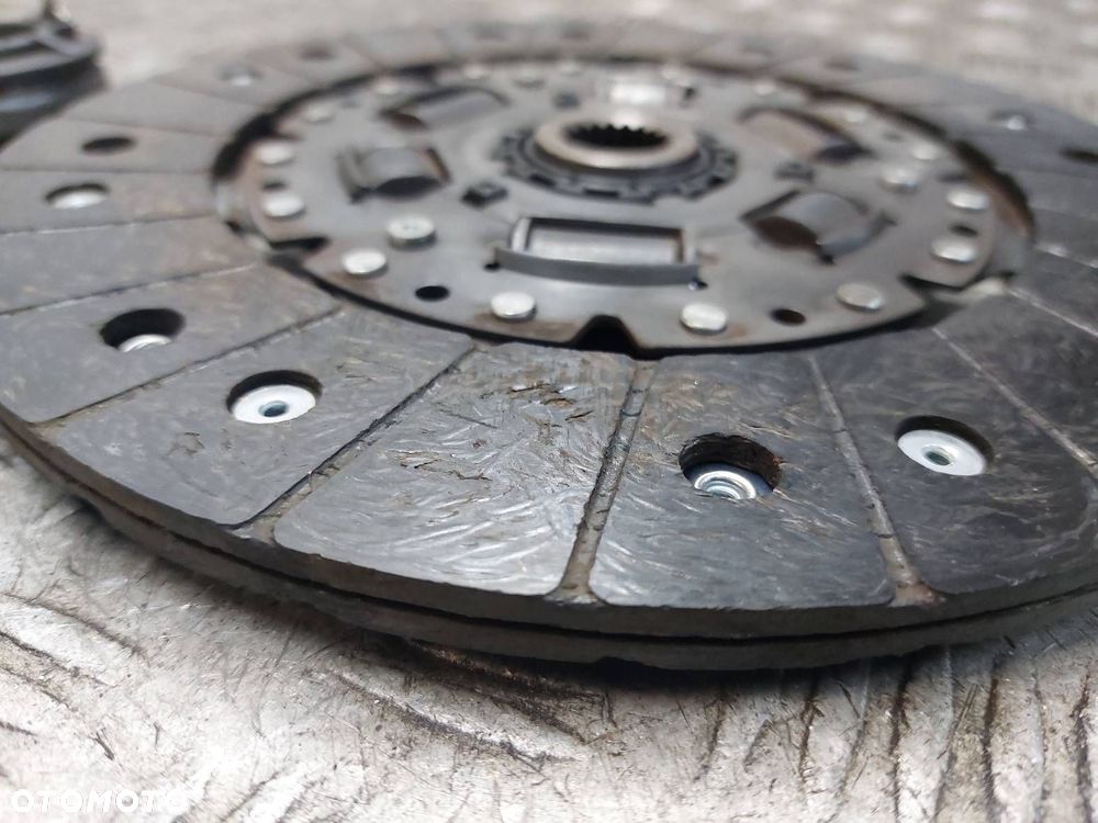 SPRZĘGŁO TARCZA + DOCISK + ŁOŻYSKO OPOROWE HYUNDAI I30 I 1.6 CRDI - 7