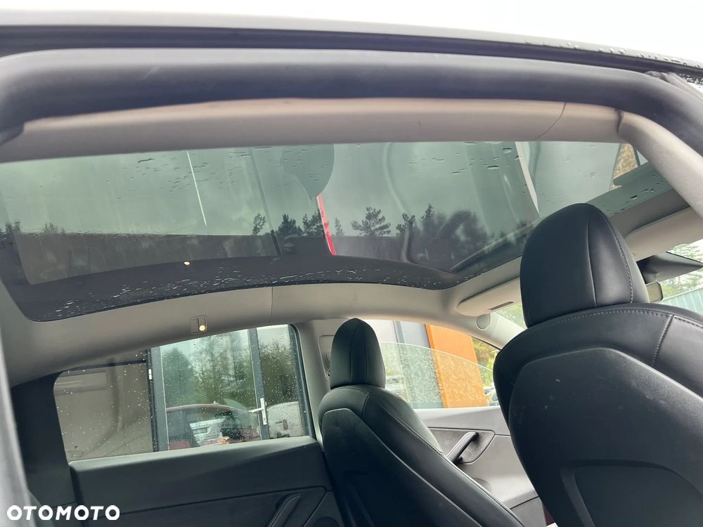 Tesla Model Y Long Range Dual Motor AWD - 14