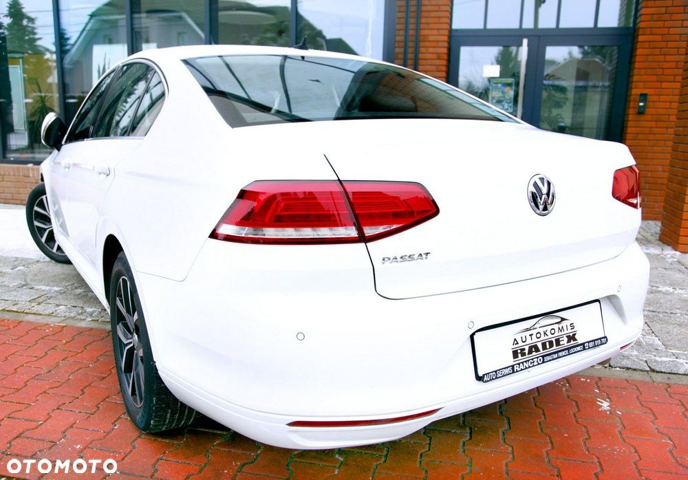 Volkswagen Passat - 32