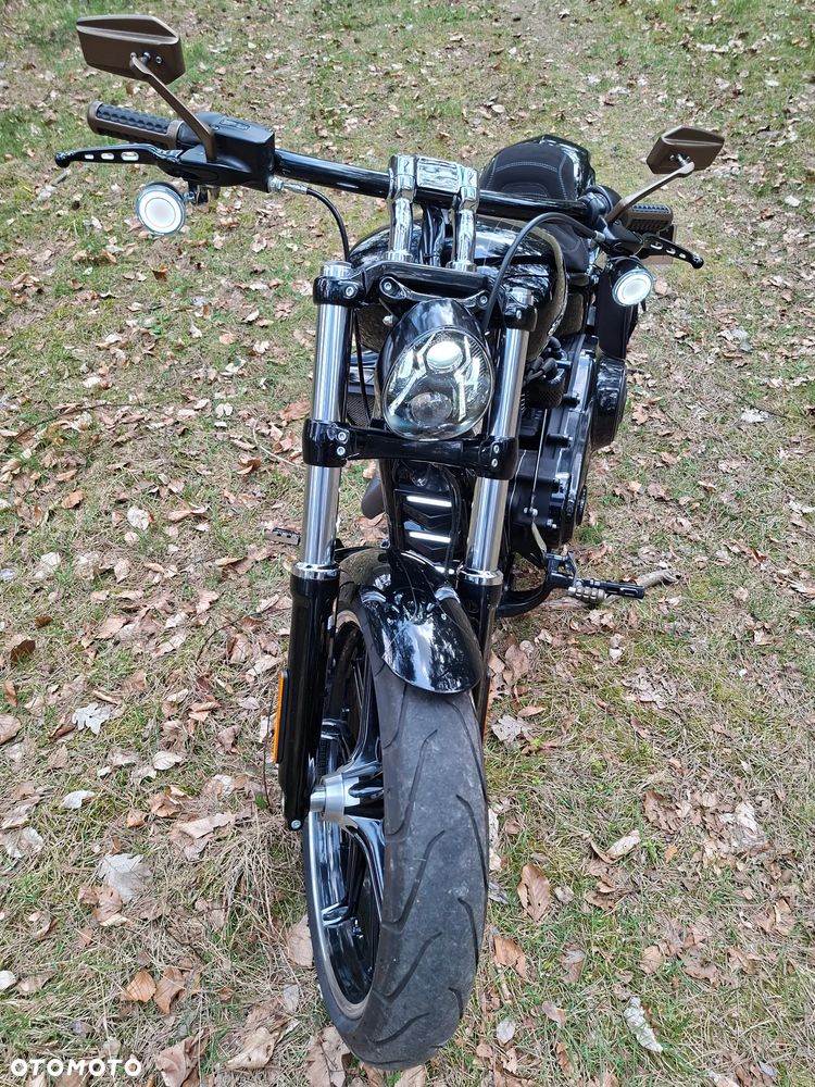 Harley-Davidson Softail Breakout - 12