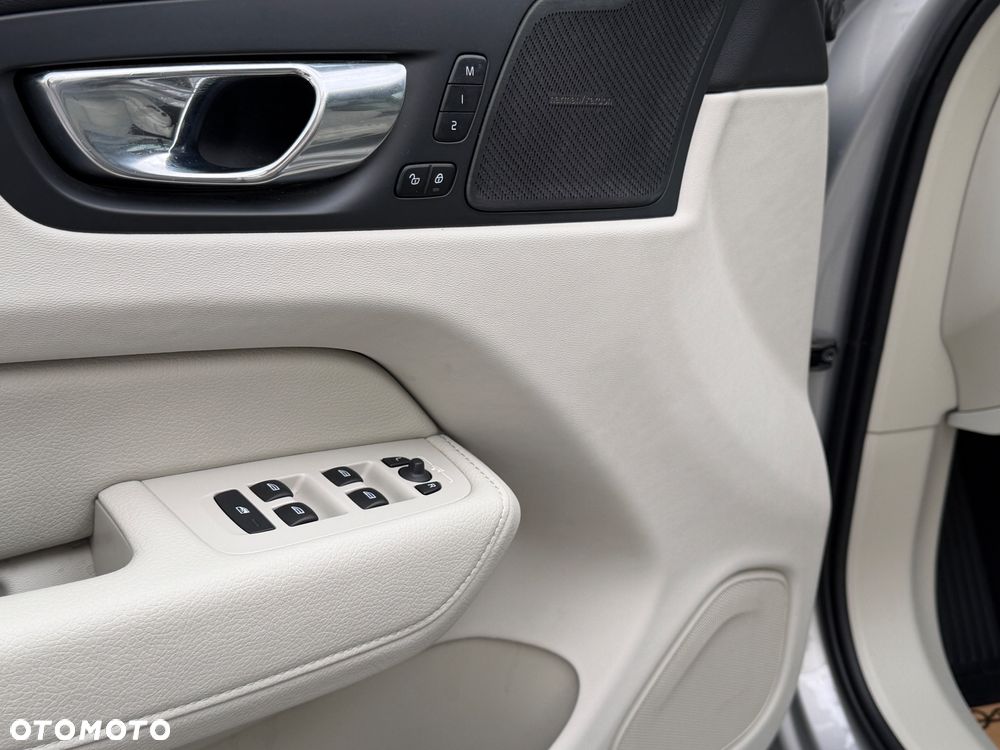 Volvo XC 60 T6 Plug-In Hybrid AWD Inscription - 11