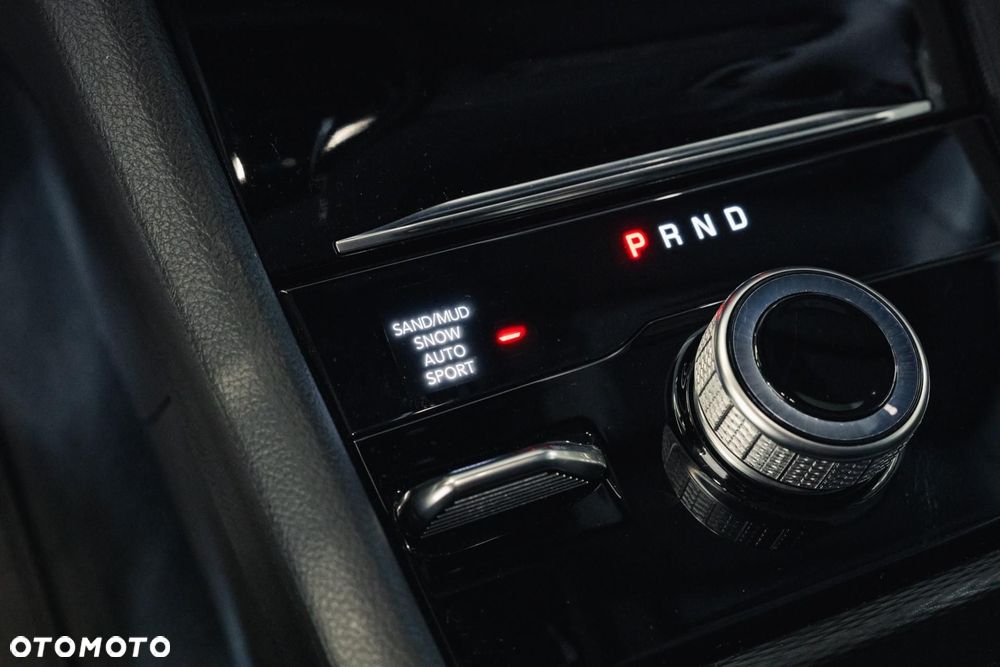 Jeep Grand Cherokee - 32