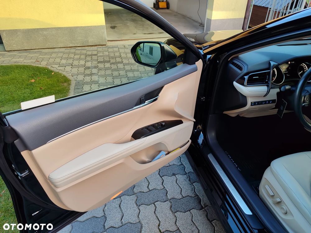 Toyota Camry 2.5 Hybrid Executive CVT - 6