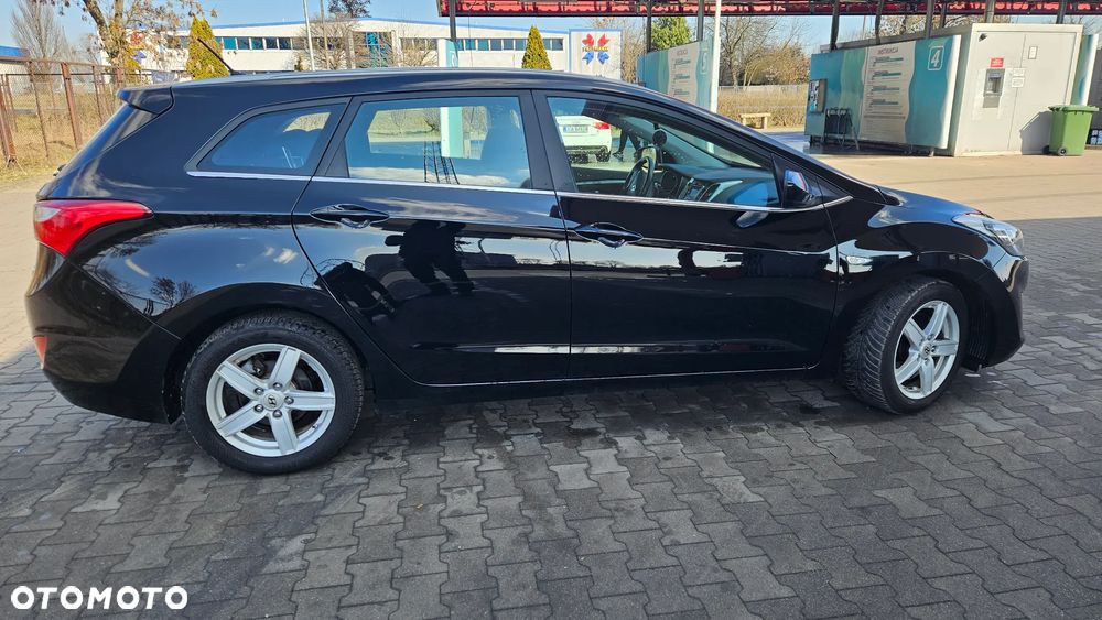 Hyundai i30 blue 1.6 GDI Trend - 2