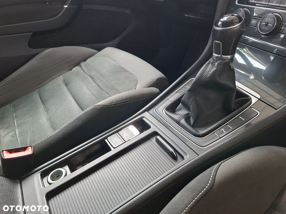 Volkswagen Golf 1.6 TDI BMT Comfortline - 19