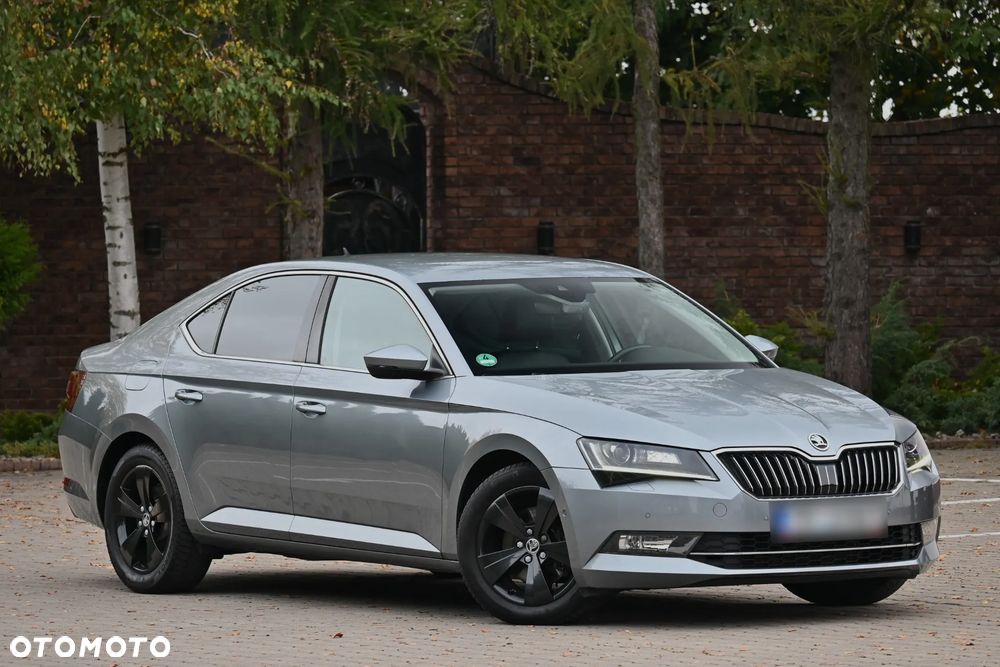 Skoda Superb 2.0 TDI DSG Premium Edition - 32
