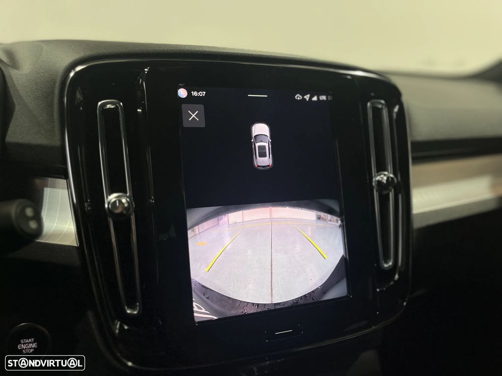 Volvo XC 40 2.0 B3 Plus Dark - 30