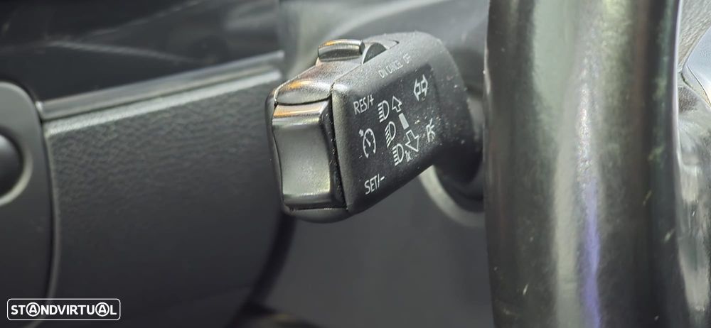 VW Golf 2.0 TDI DPF DSG GTD - 38