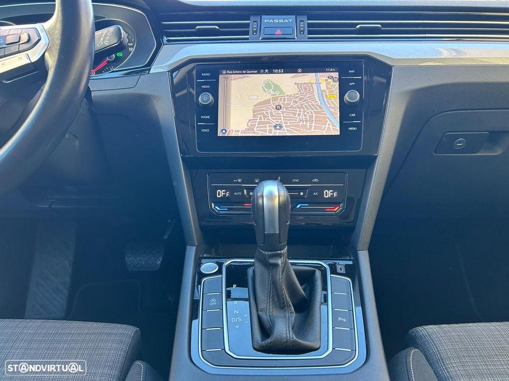 VW Passat Variant 2.0 TDi Business DSG - 25