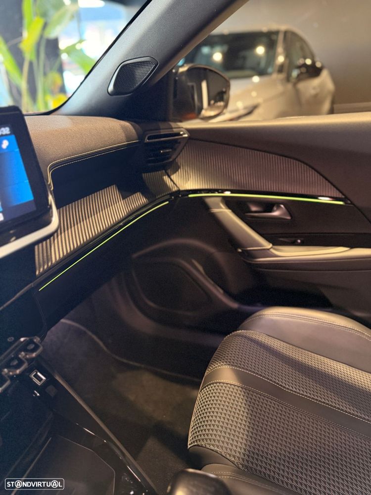 Peugeot 2008 1.2 PureTech GT Line - 28