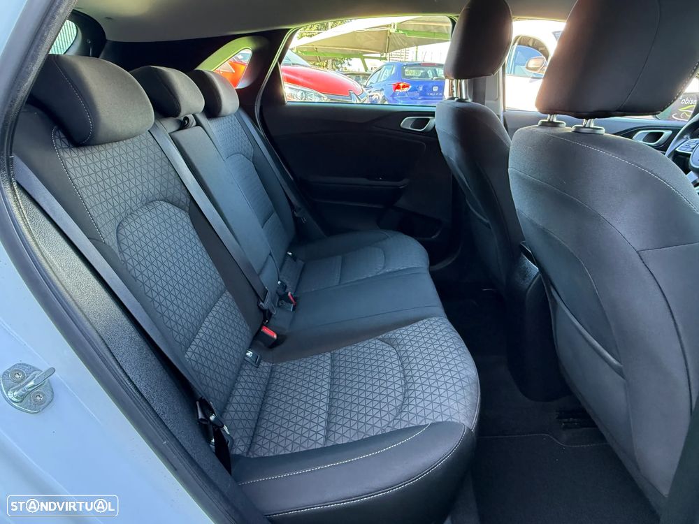 Kia Ceed 1.0 T-GDI Urban - 27