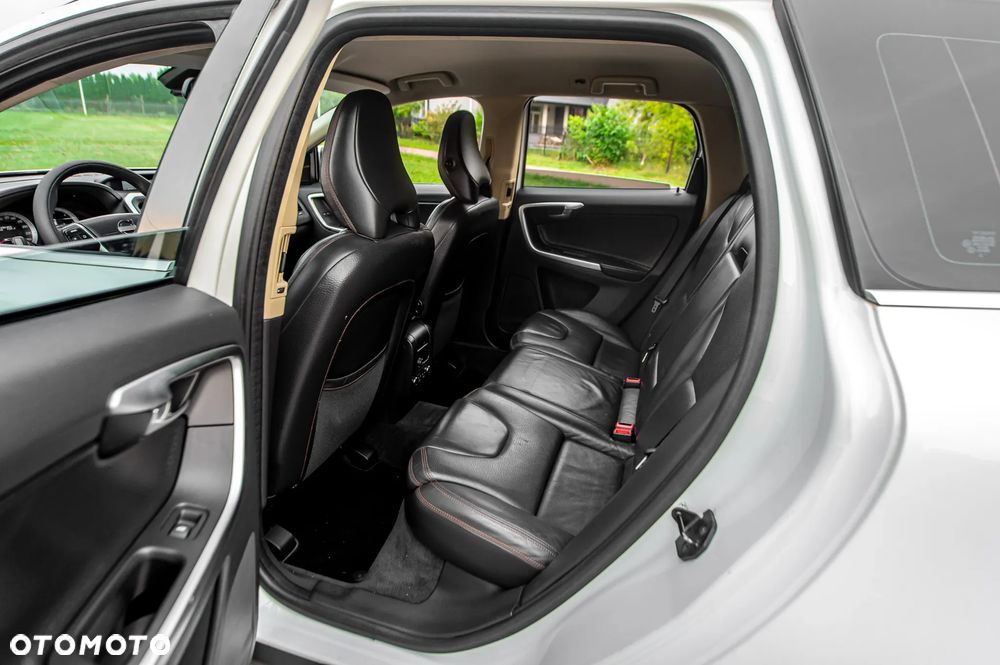 Volvo XC 60 D5 AWD RDesign - 9