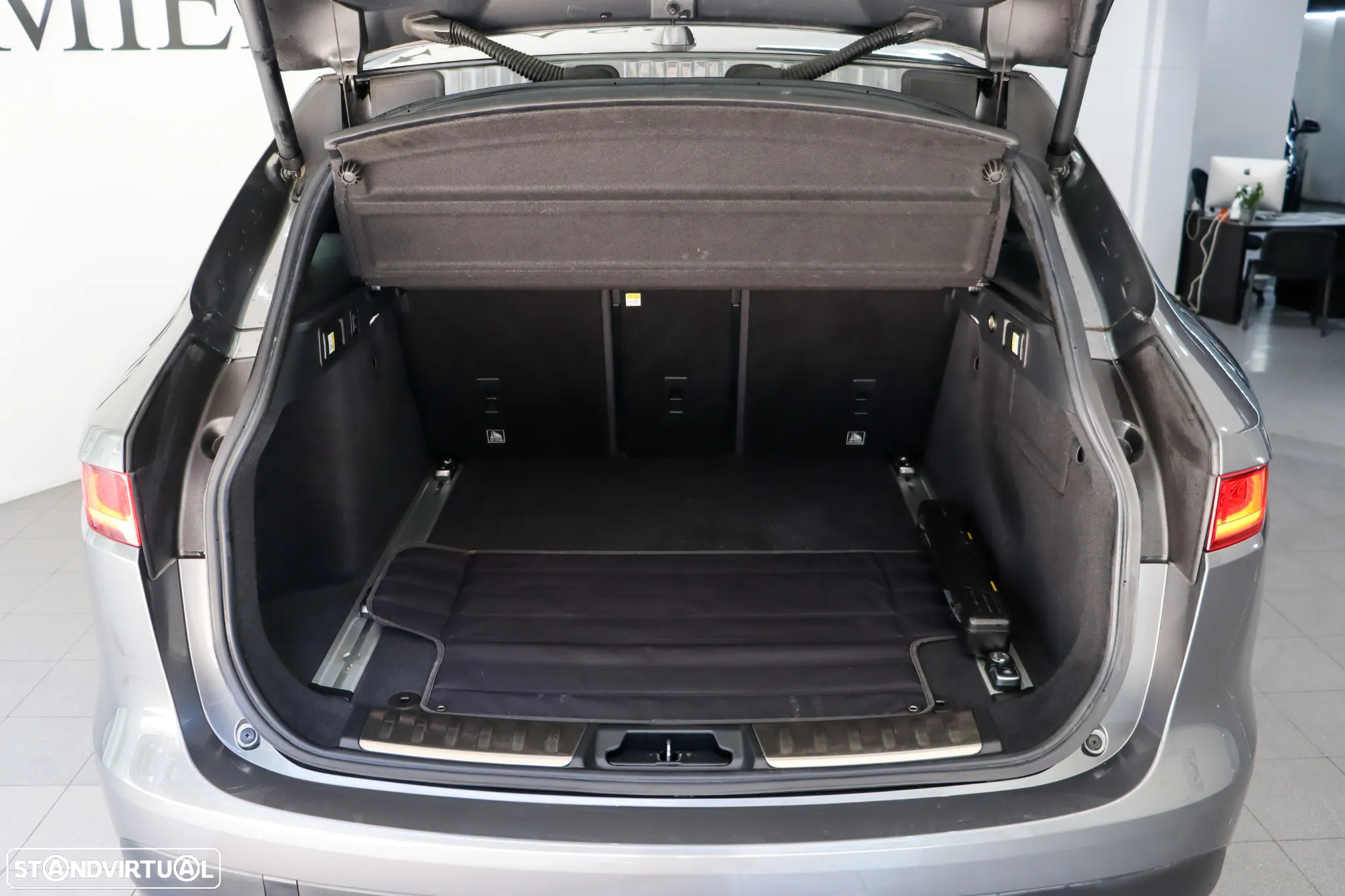Jaguar F-Pace 2.0 i4D R-Sport Aut. - 29