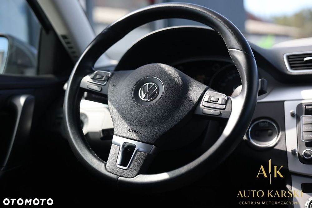 Volkswagen Passat - 33