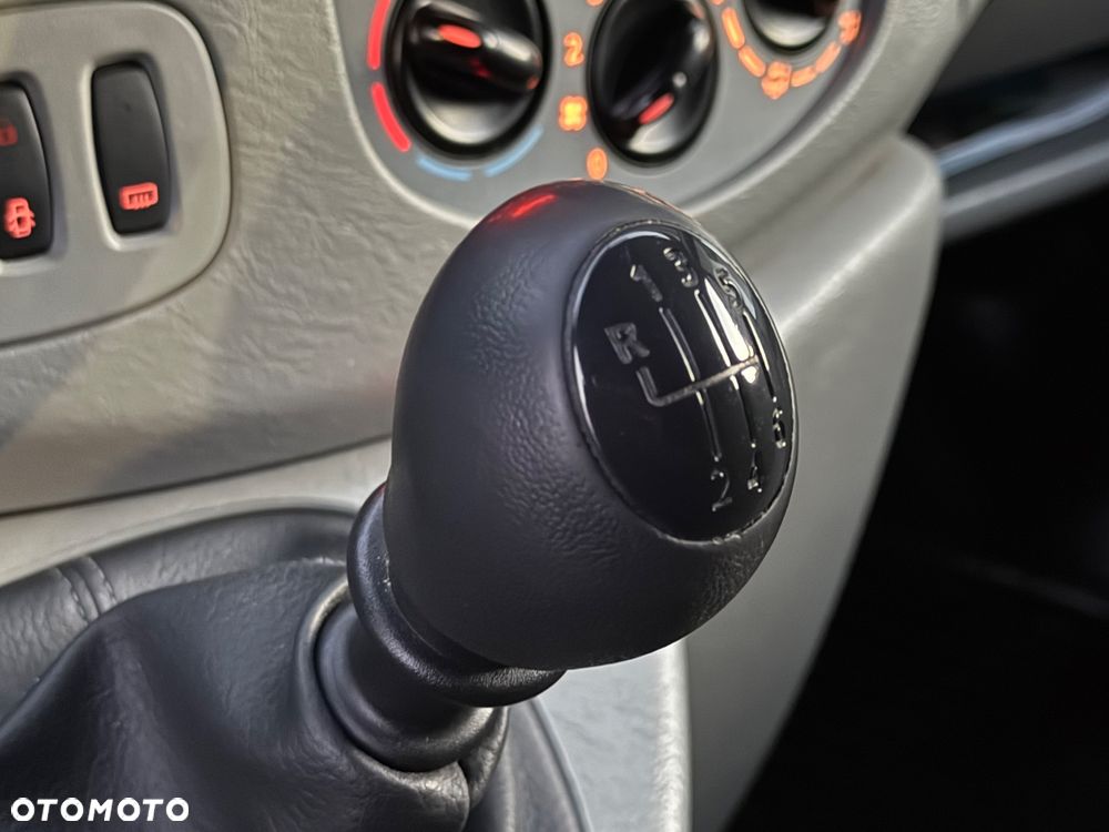 Opel Vivaro L2H1 2.9t Edition - 30