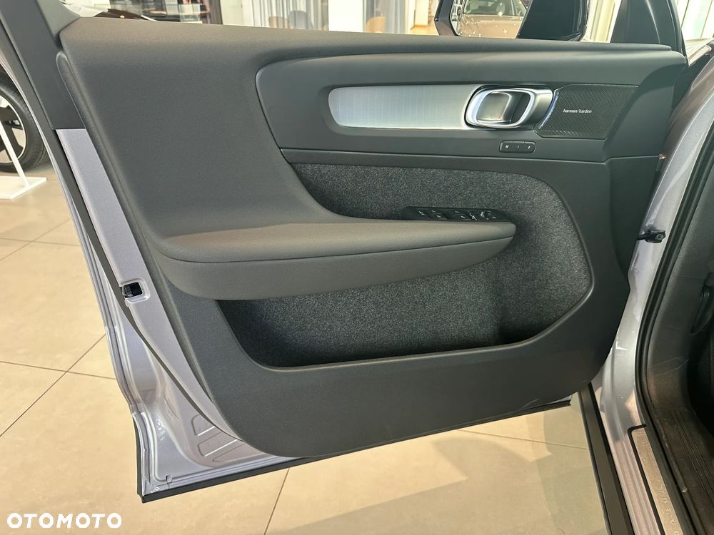 Volvo XC 40 B3 Plus Dark - 7