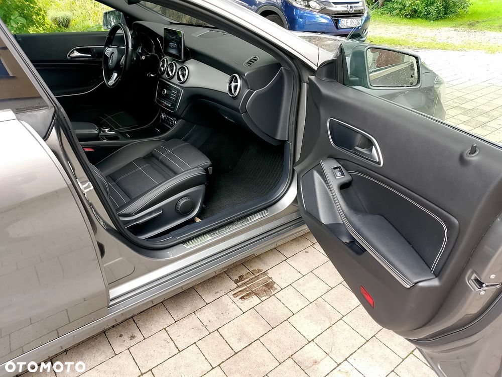 Mercedes-Benz CLA 200 7G-DCT SCORE - 17
