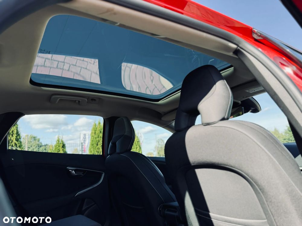 Volvo V40 T2 Momentum - 20