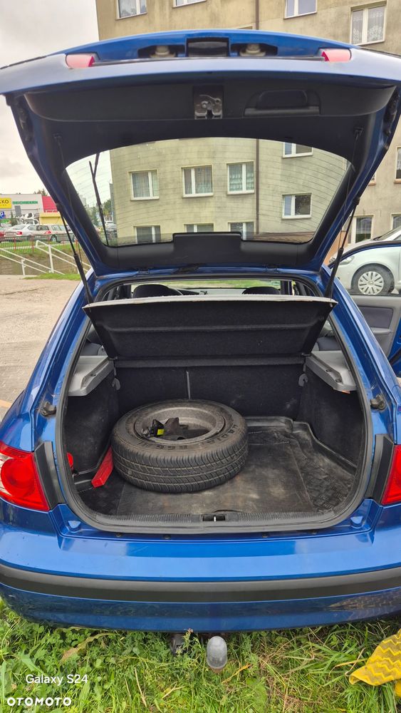 Hyundai Elantra - 4
