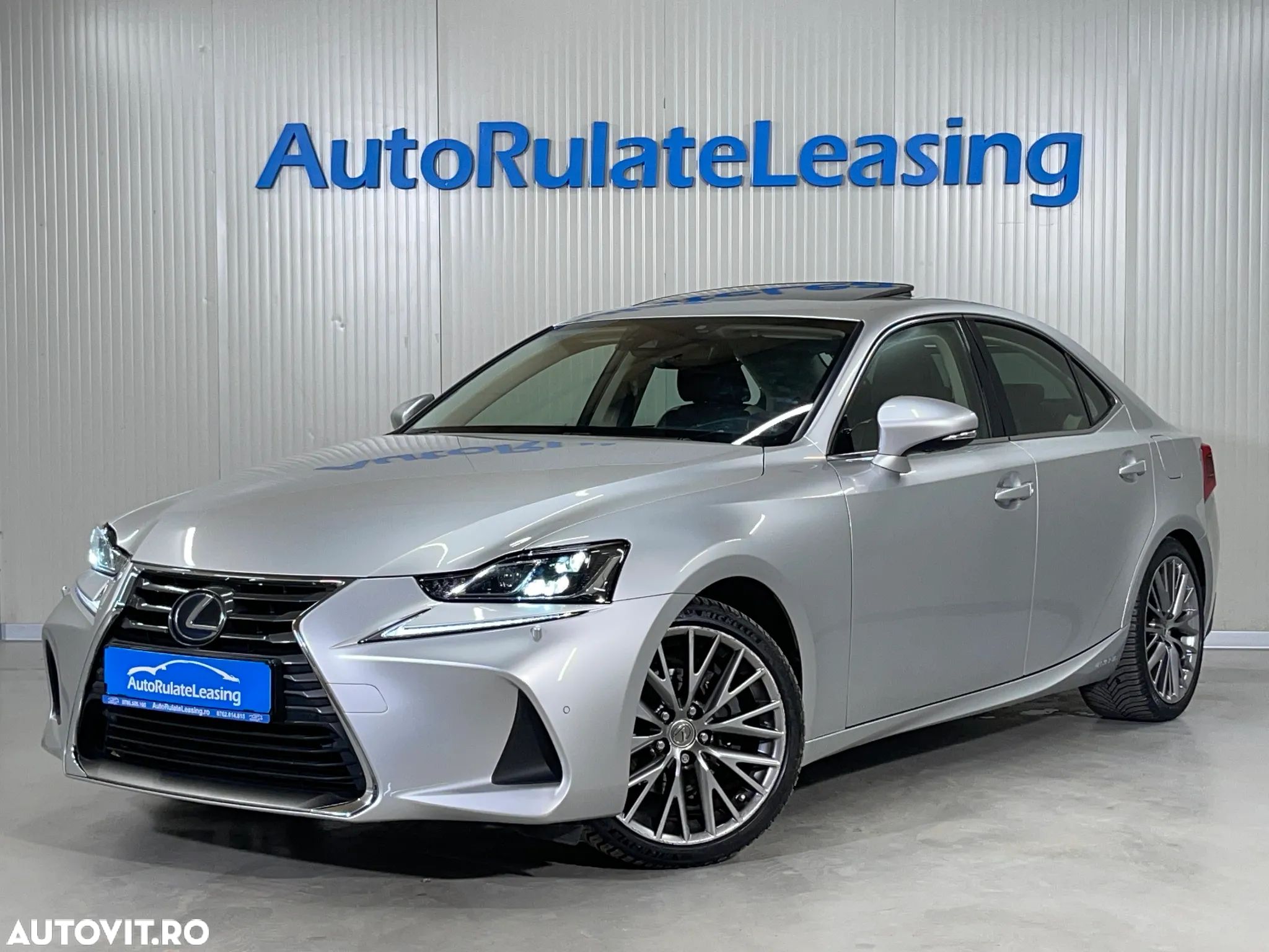Lexus Seria IS 300h Executive - 1