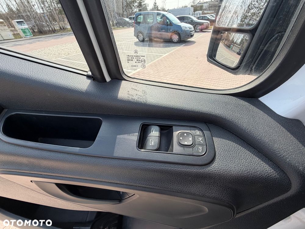 Mercedes-Benz Sprinter - 12