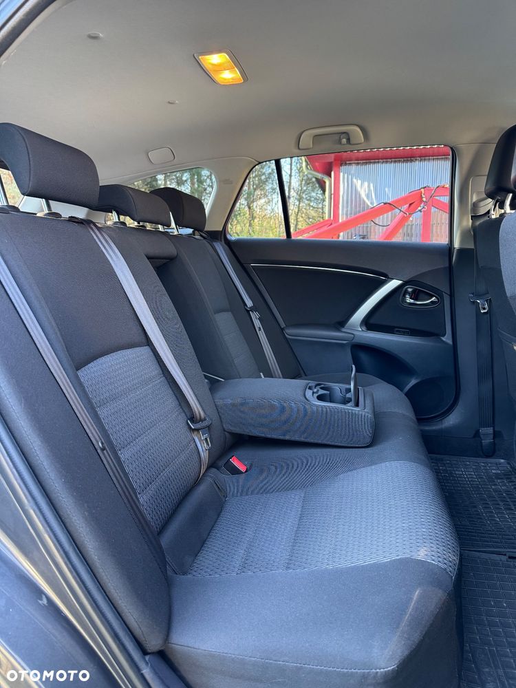 Toyota Avensis 2.0 D-4D - 26