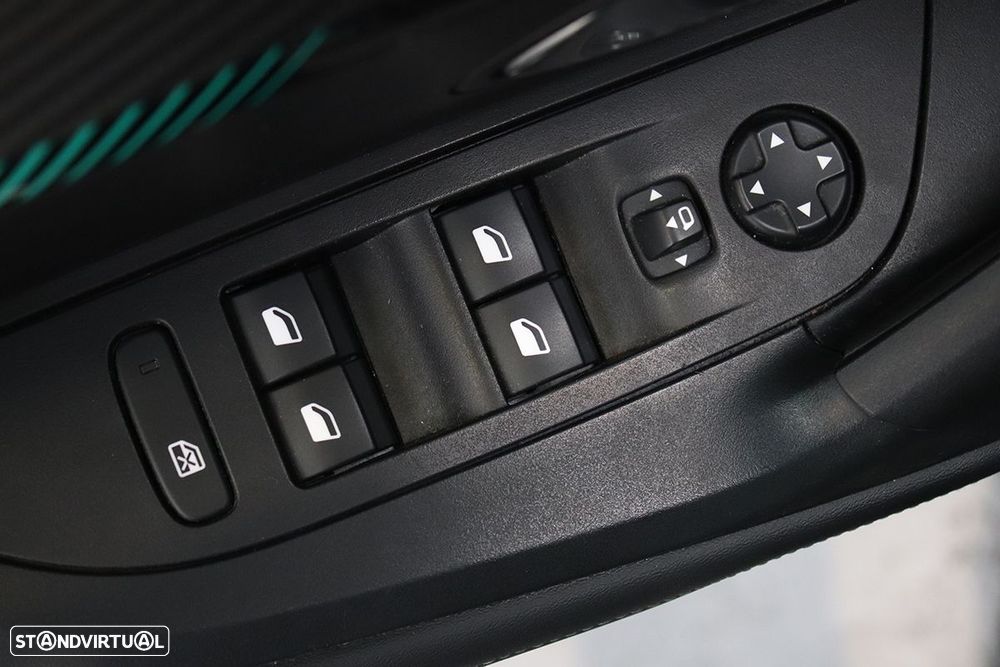 Peugeot 2008 1.2 PureTech Allure Pack EAT8 - 21