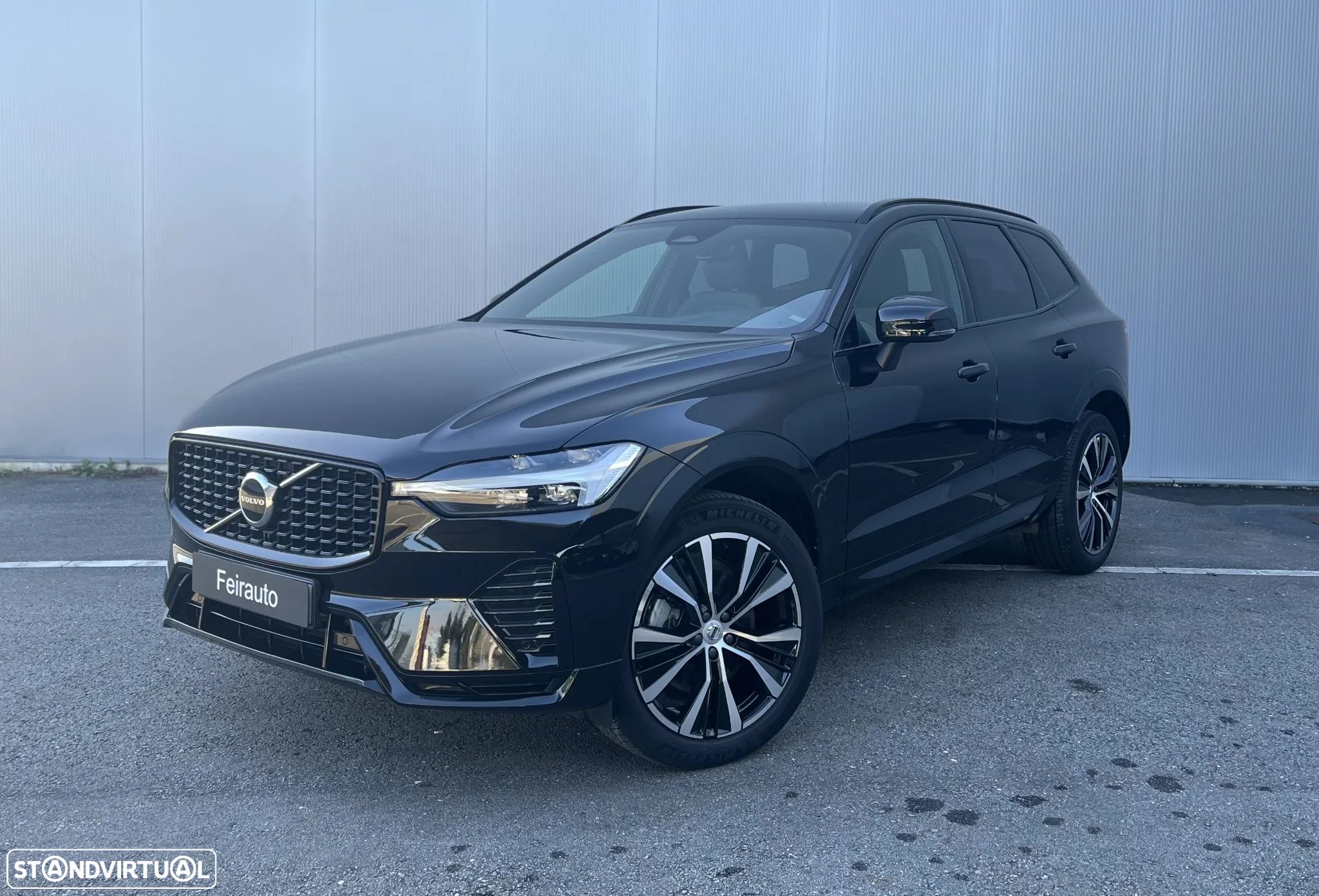 Volvo XC 60 2.0 B4 Plus Dark - 1