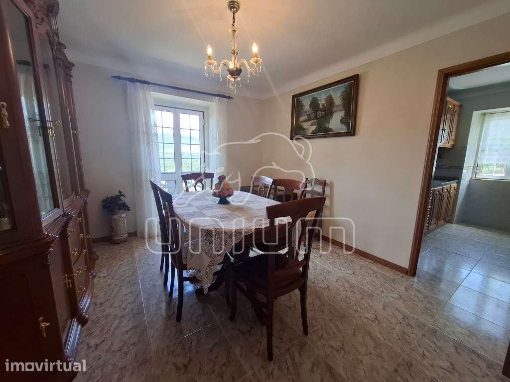 Moradia em pedra inserida num terreno com 3.646 m² em Azevedo - Grande imagem: 4/31