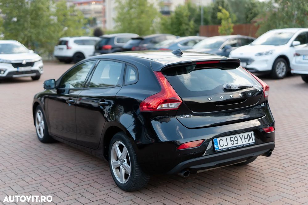 Volvo V40 T4 Powershift Momentum - 4
