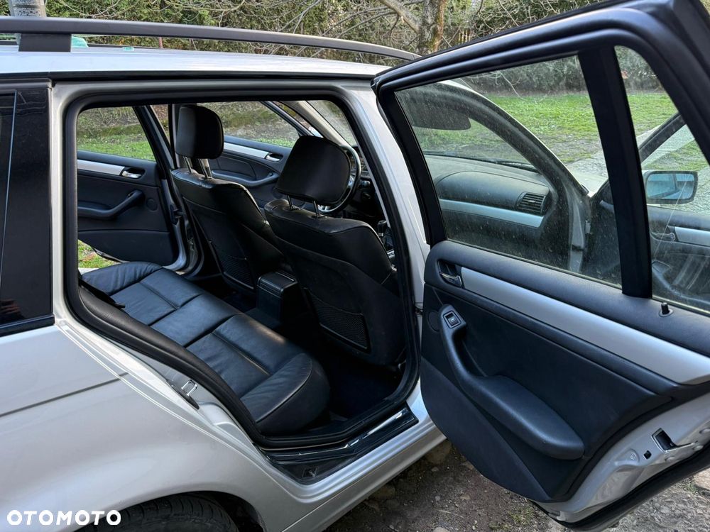 BMW Seria 3 330ix - 11