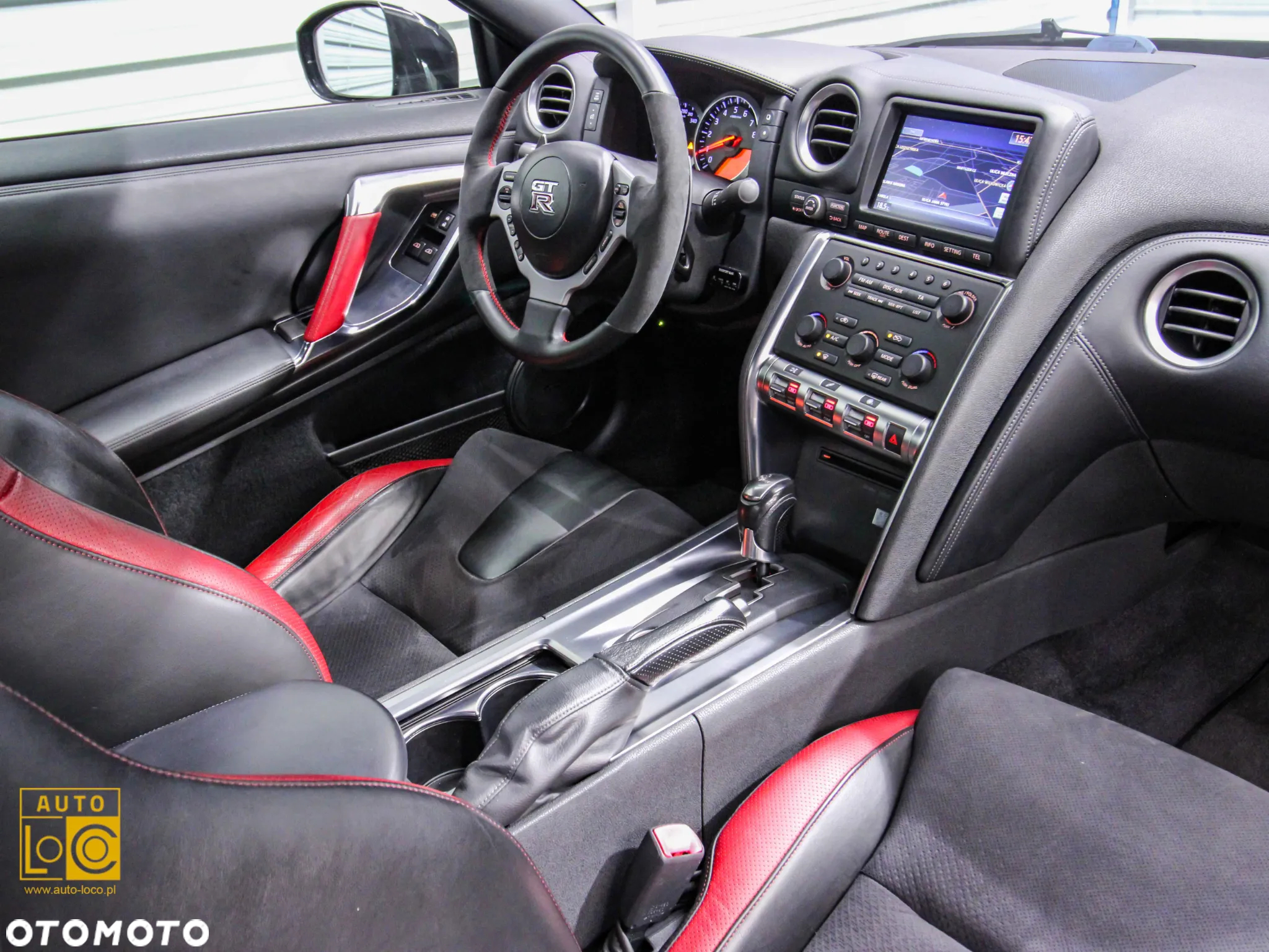 Nissan GT-R Premium Edition - 16