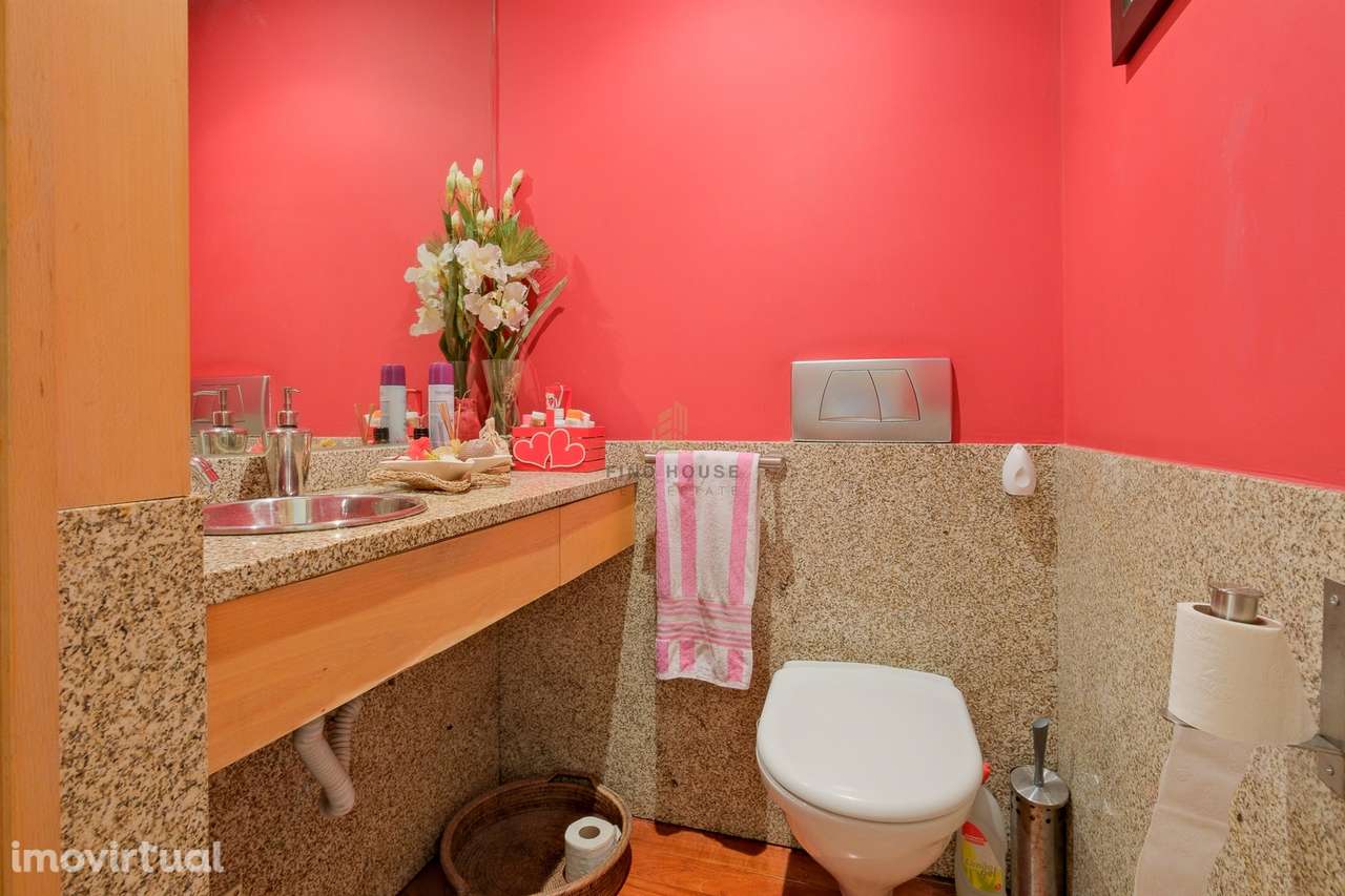 Moradia T4 em banda com garagem box, em condomínio privado, na Maia - Grande imagem: 3/55