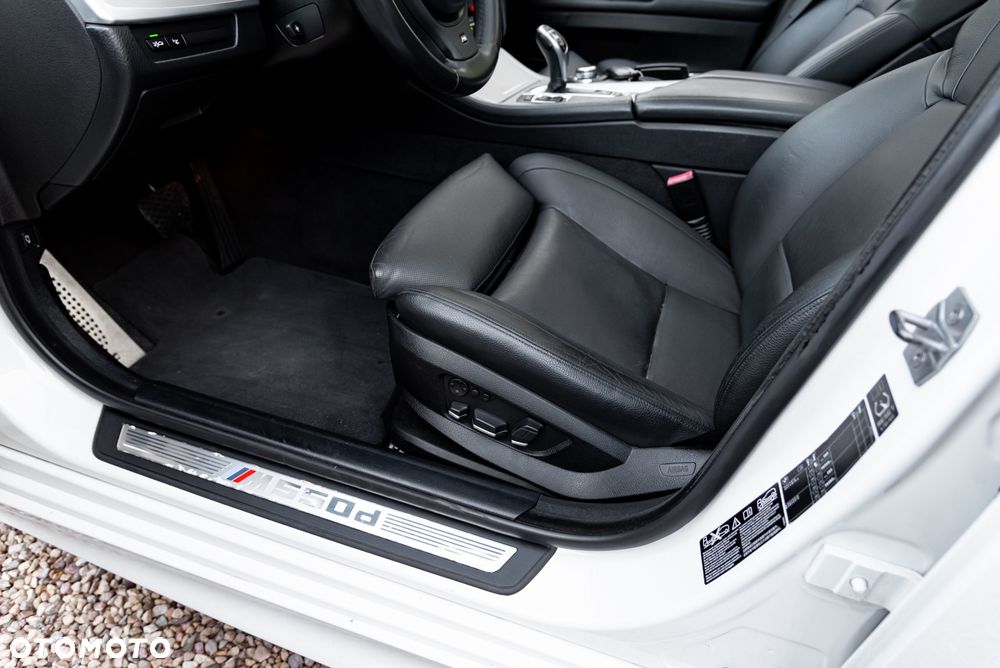 BMW Seria 5 M550d xDrive Sport-Aut - 19
