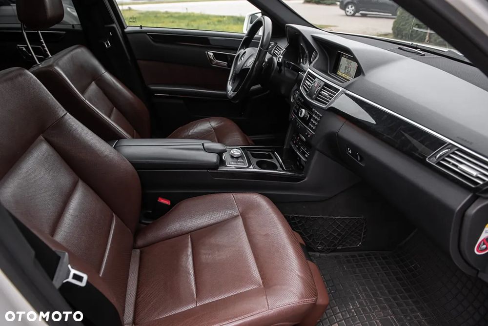 Mercedes-Benz Klasa E 350 CDI BlueEff Avantgarde - 33