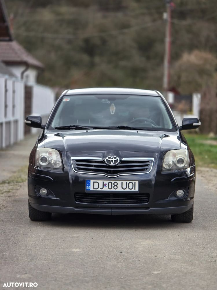 Toyota Avensis 2.2 D-4D Luxury - 1