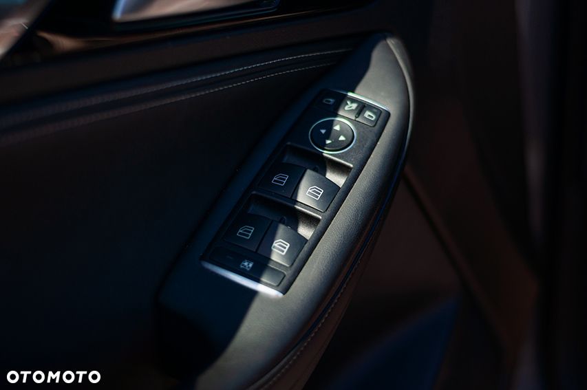 Infiniti Q30 2.2d Sport City Black AWD 7DCT - 12