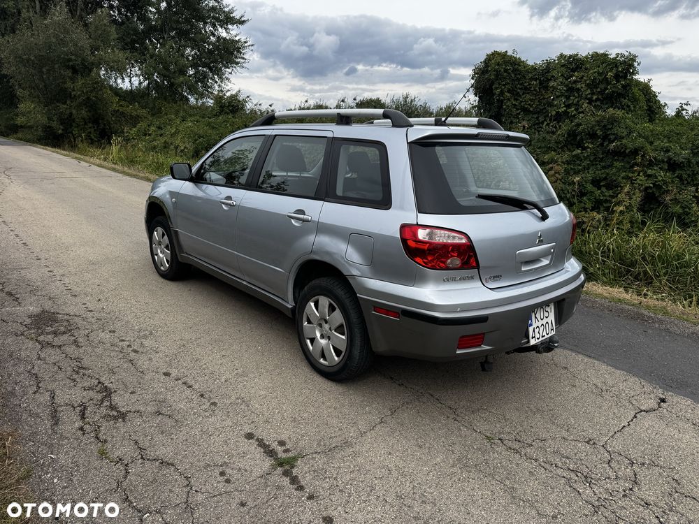 Mitsubishi Outlander - 1