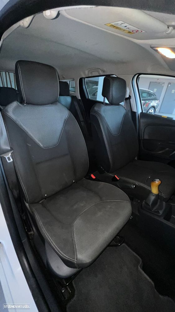 Renault Clio Sport Tourer (Energy) dCi 90 Bose Edition - 6