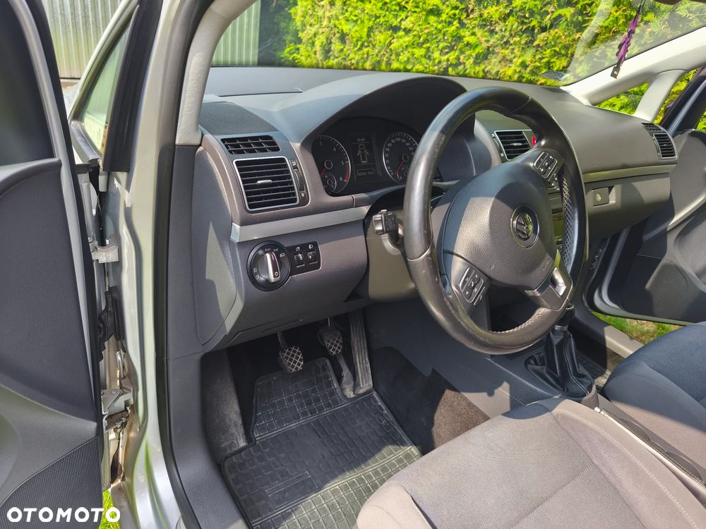 Volkswagen Touran 2.0 TDI DPF STYLE - 14