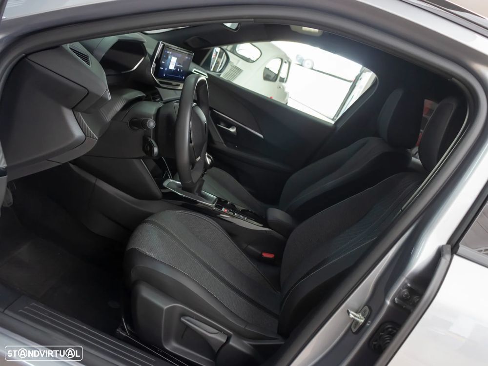 Peugeot 2008 1.2 PureTech Allure - 17