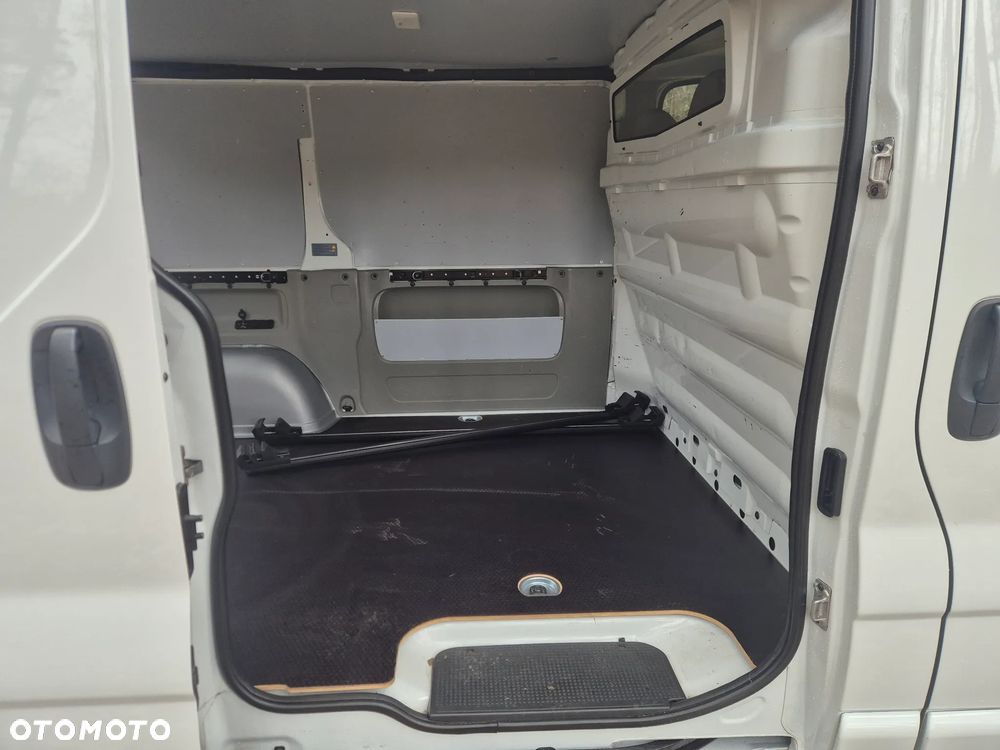 Opel Vivaro - 10