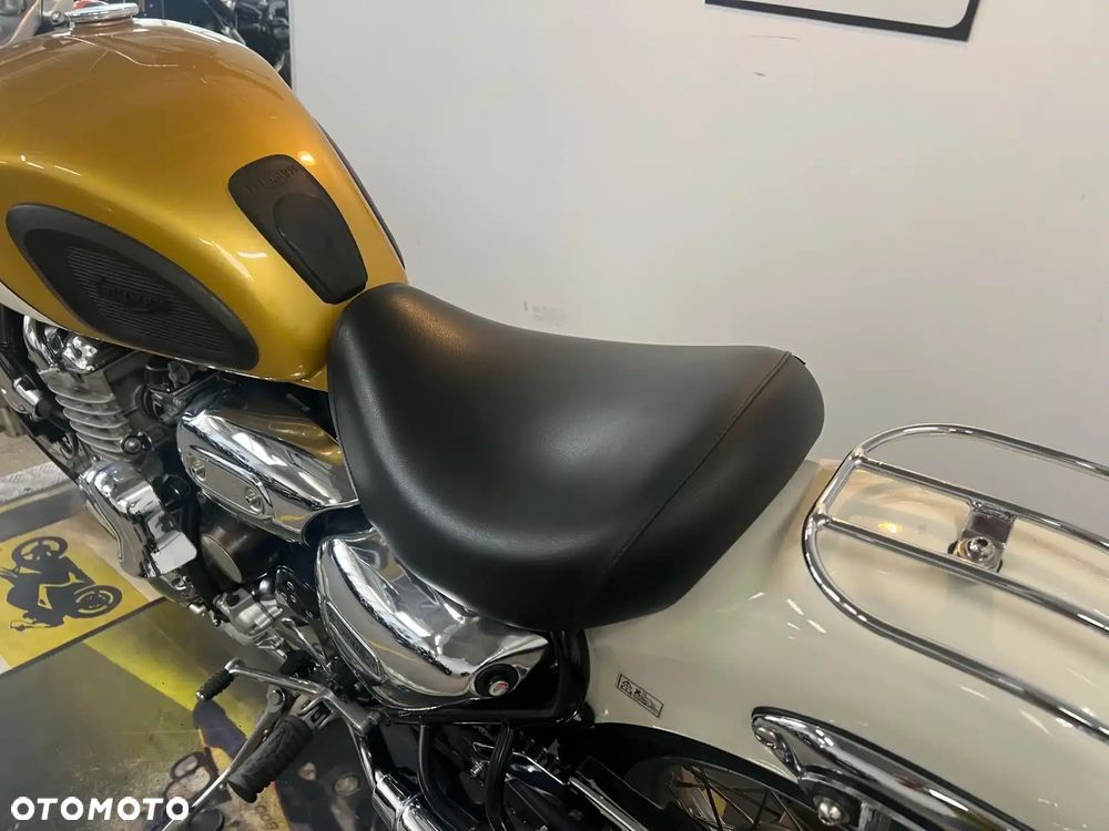 Triumph Adventurer - 33