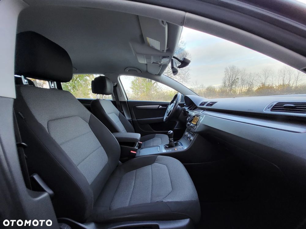 Volkswagen Passat - 19
