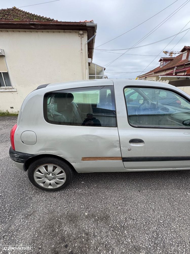 Renault Clio - 2