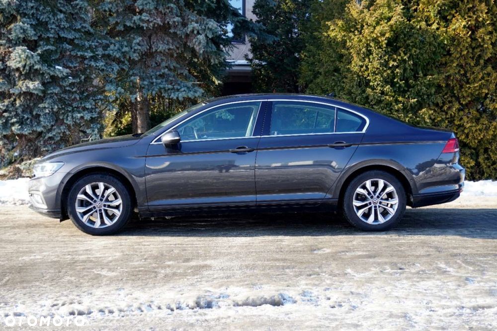 Volkswagen Passat - 4