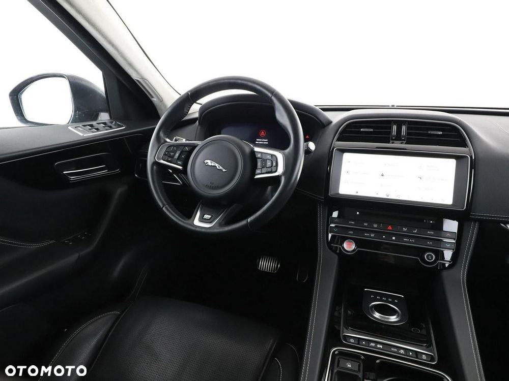 Jaguar F-Pace 25d AWD R-Sport - 17