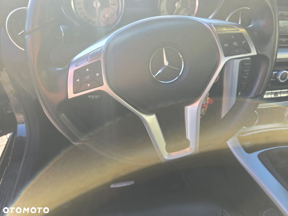 Mercedes-Benz SLK 200 CGI - 13