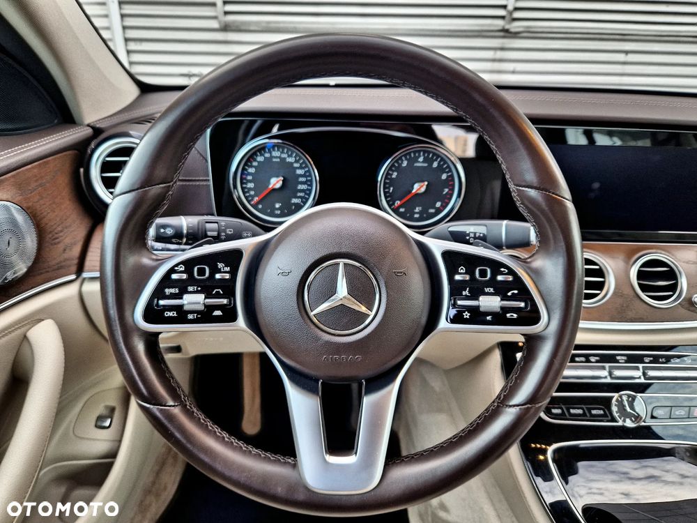 Mercedes-Benz Klasa E 450 4Matic 9G-TRONIC Exclusive - 36